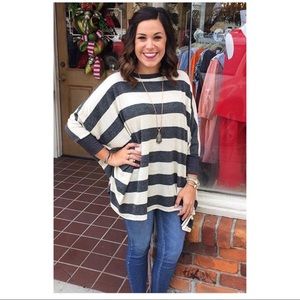 Cute gray and cream top!